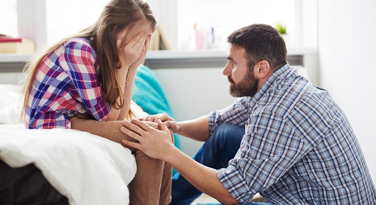 dad comforting upset daughter