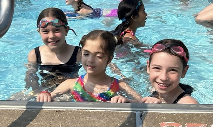 apachi campers in the pool